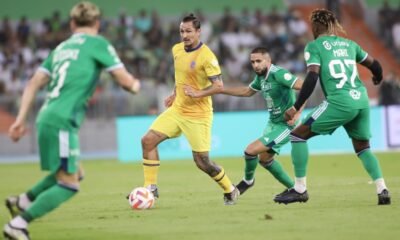 Vina, ex-Ceará, Náutico e Bahia, marcou golaço pelo Al Hazm da Arábia Saudita