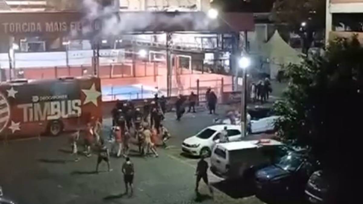 Depredação no ônibus e mais: sede do Náutico vira palco de cenas de violência após eliminação na Série C