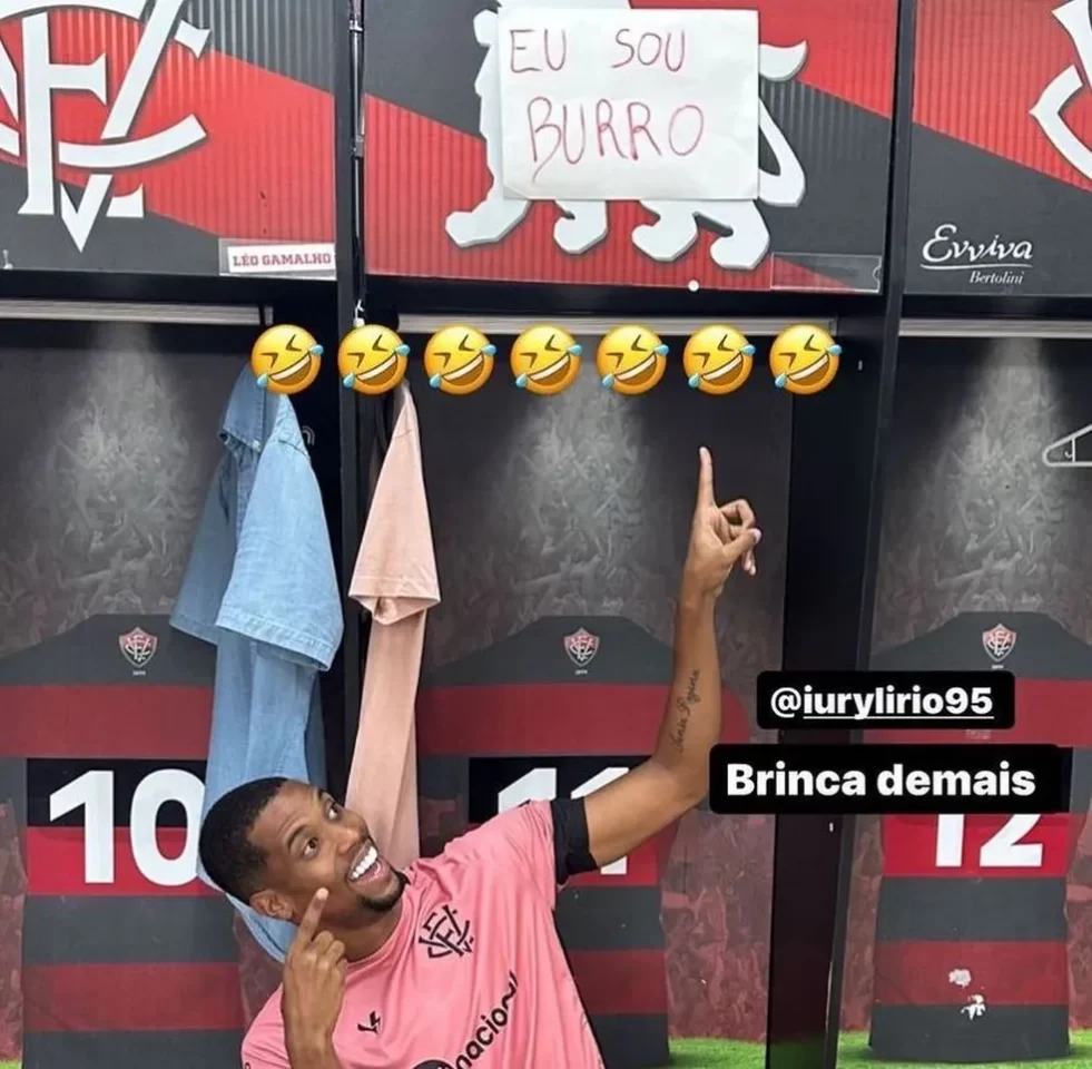 Após frase inusitada, elenco do Vitória brinca com Iury Castilho: "Eu sou burro" 1 Posts