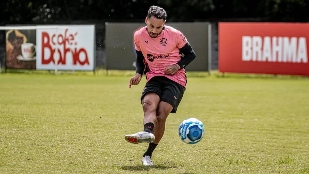Mateus Gonçalves durante treino do Vitória, no CT Manoel Pontes Tanajura — Foto: Victor Ferreira/EC Vitória