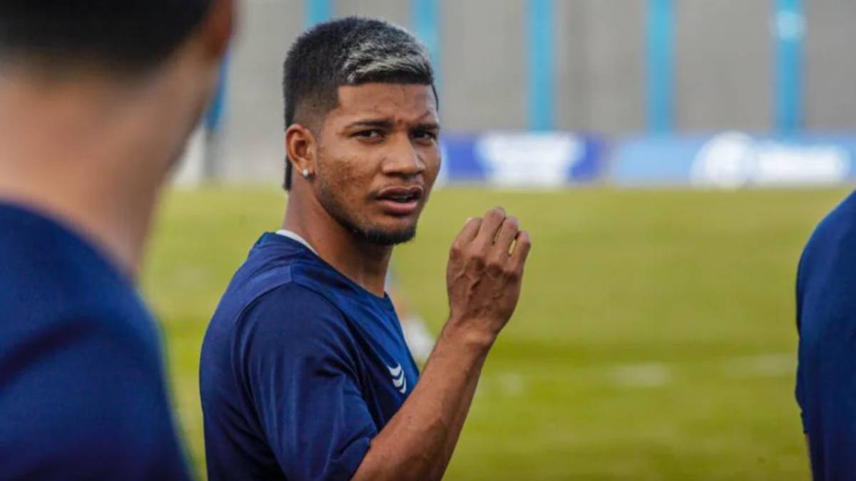 Sport encaminha contratação do atacante Negueba, que estava no Confiança; atleta tem pré-contrato com o Ceará