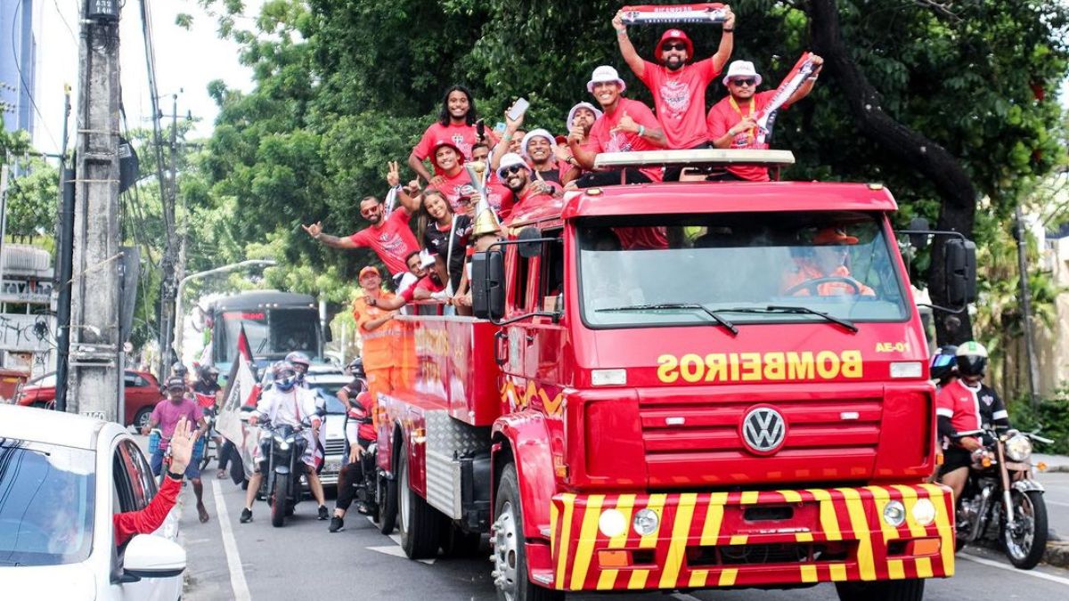 Ferroviário-CE celebra bicampeonato da Série D com carreata