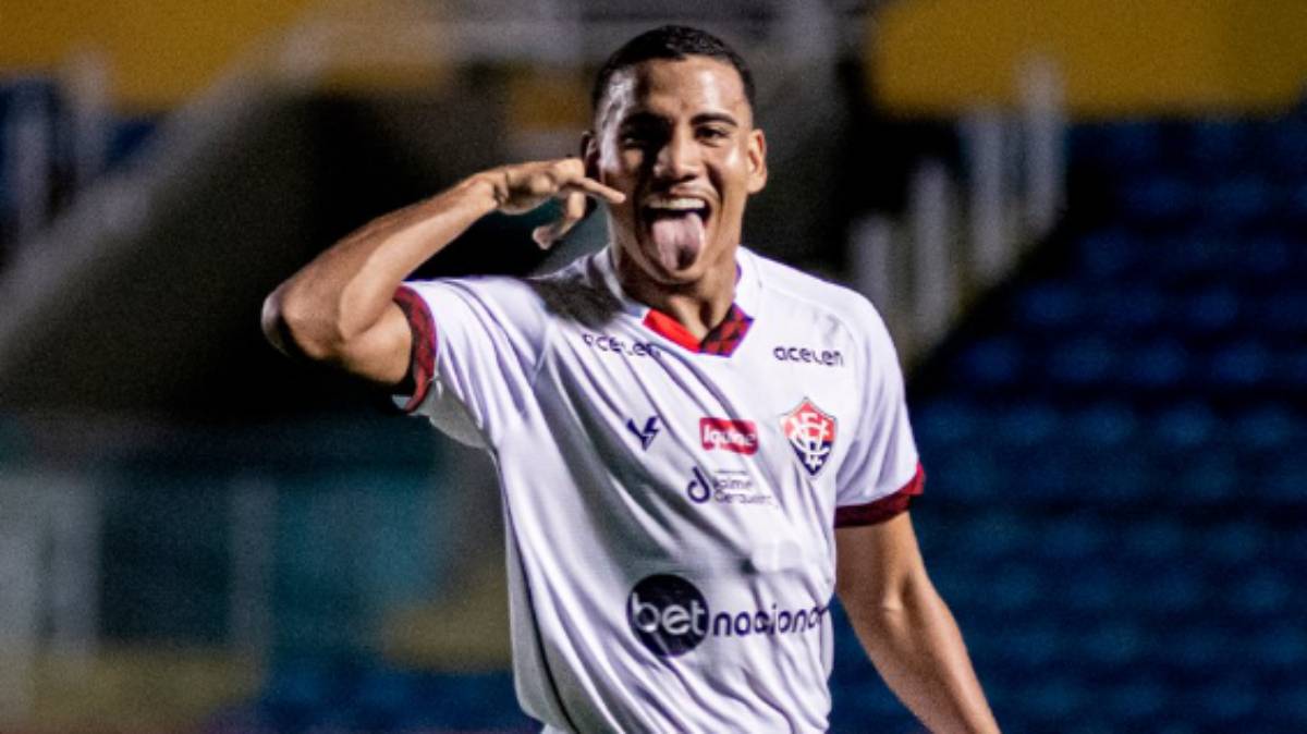 Vitória amplia empréstimo do atacante Zé Hugo até o final de 2024