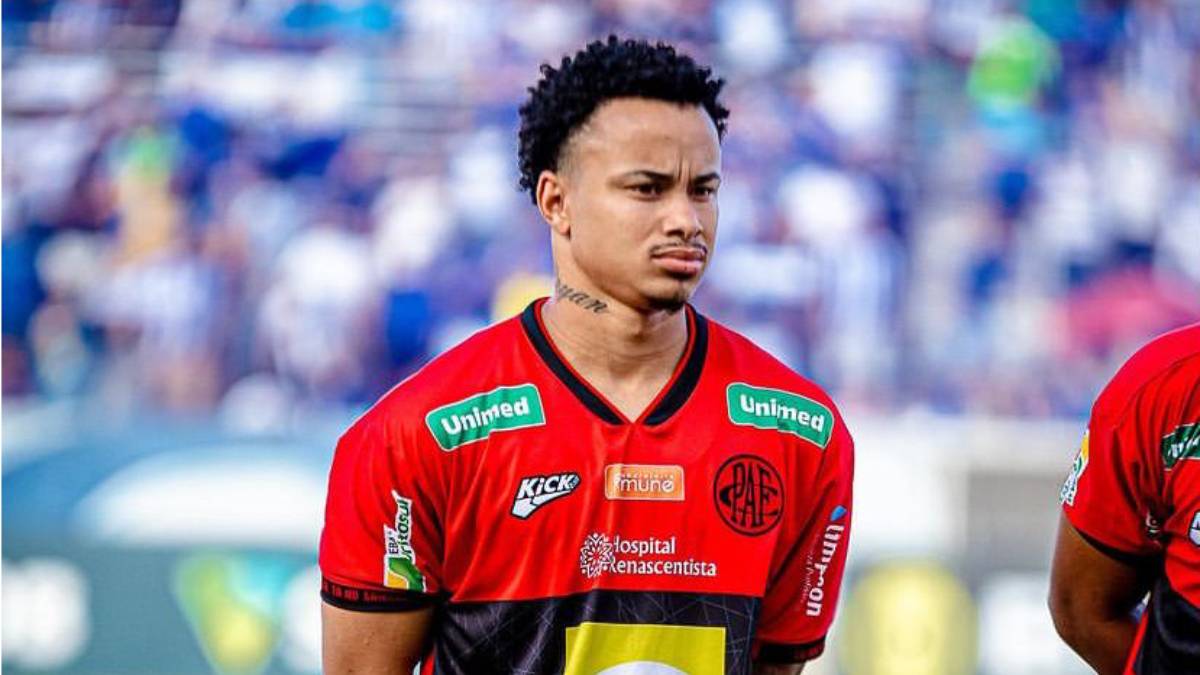 Nathan renova com o Fortaleza para ser emprestado ao Sport; lateral aparece com camisa rubro-negra no BID