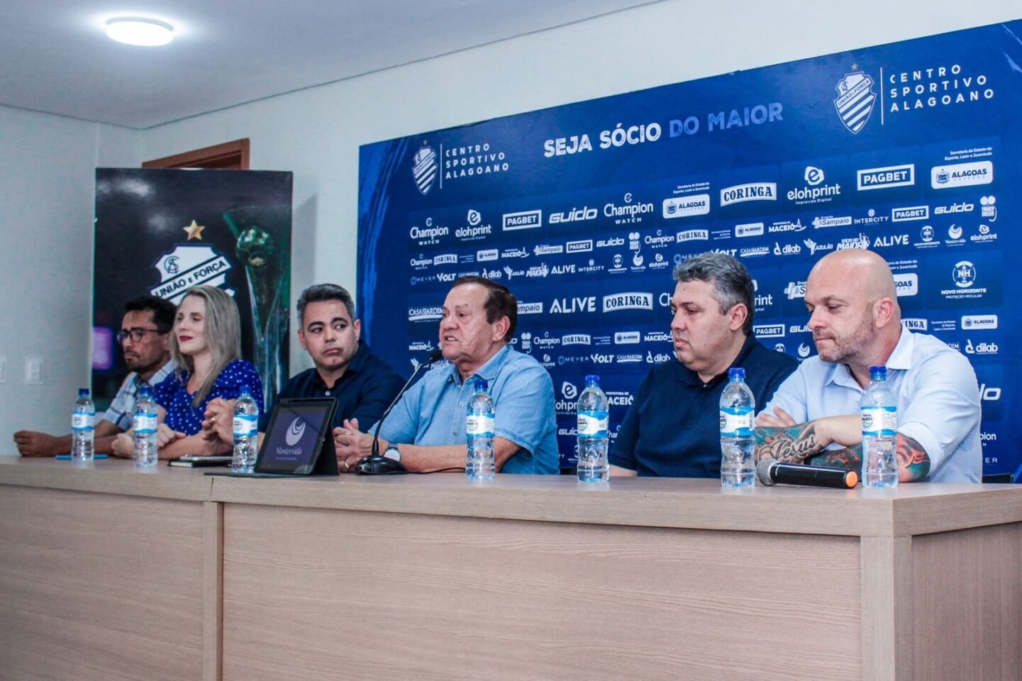 Alarcon Pacheco e Marlon Araújo foram apresentados no CSA. Foto: Morgana Oliveira/CSA