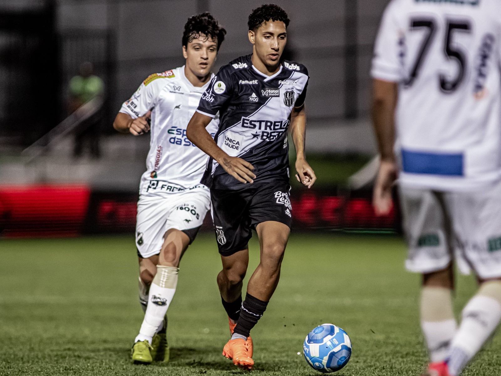 ABC bate a Ponte Preta e volta a vencer após 14 jogos de jejum na Série B