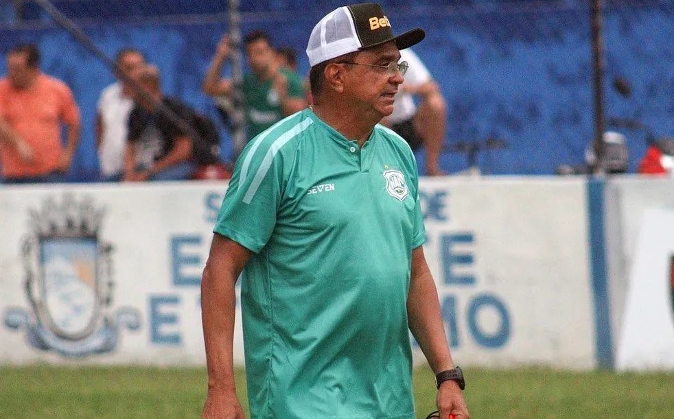 Altos acerta contratação do técnico Flávio Araújo
