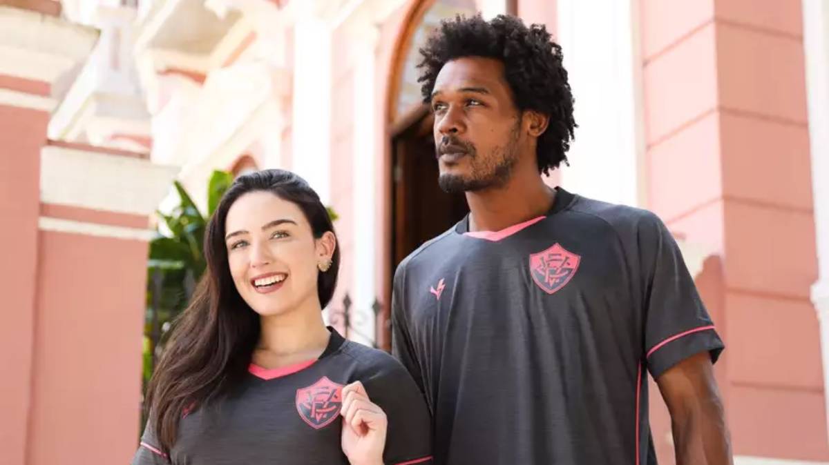 Vitória lança camisa em alusão ao Outubro Rosa, mês do combate ao câncer de mama