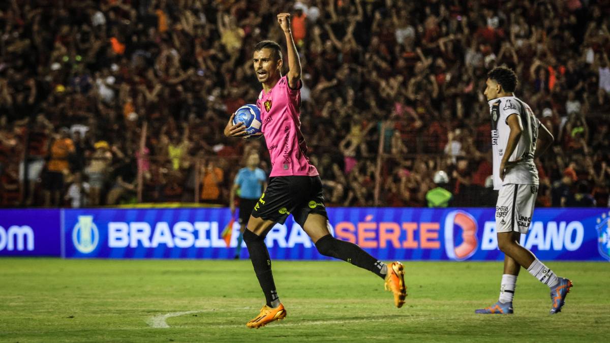 Retornando de suspensão, Jorginho projeta clássico nordestino entre Ceará e Sport: “Temos que entrar focados”