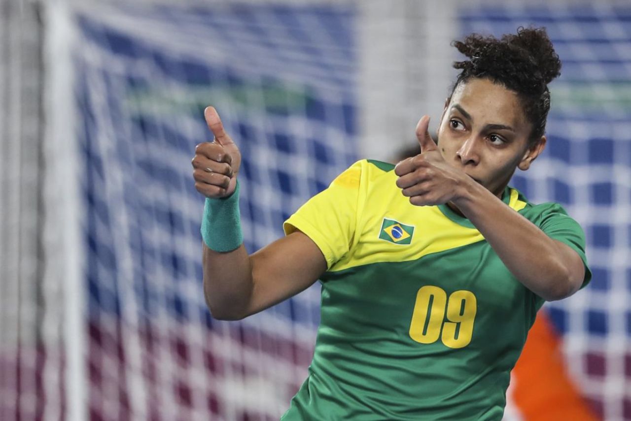 Jogadora maranhense Ana Paula Rodrigues em jogo da Seleção Brasileira de Handebol