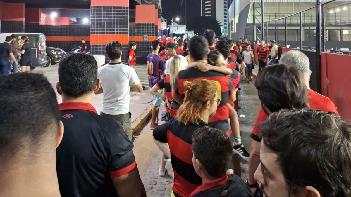 Catracas tem problema técnico e Ilha registra atraso na entrada de torcedores para jogo entre Sport x Ponte Preta