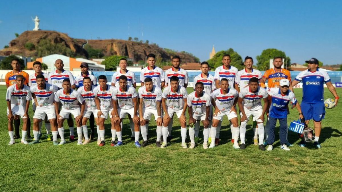 Piauiense Série B: Picos vence e se aproxima do acesso; Flamengo e Oeirense empatam em confronto direto 2 Elenco do Piauí antes de jogo na Série B do Campeonato Piauiense