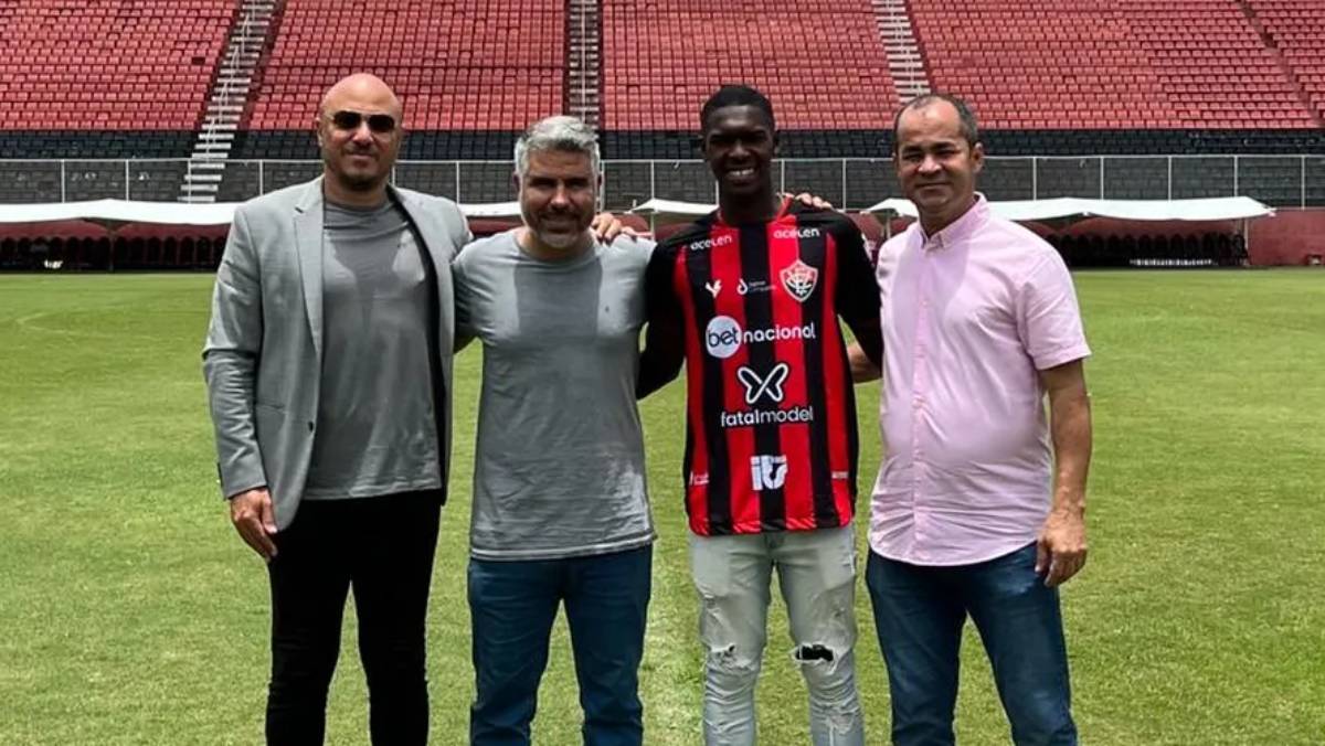 Vitória amplia vínculo do atacante Fábio Soares até março de 2026; multa rescisória chama atenção
