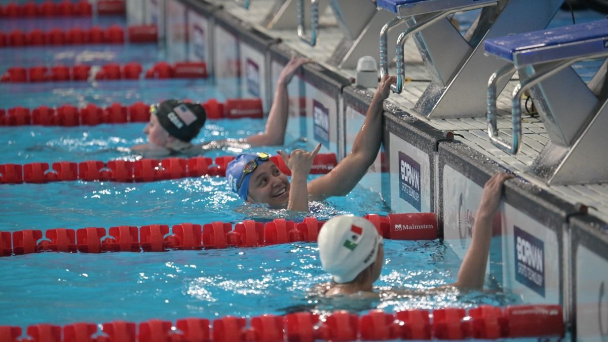 Cecília Araújo comemora pós prova da natação nos Jogos Parapan-Americanos Santiago 2023
