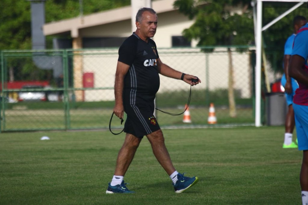 De volta ao Brasil, Nelsinho Baptista revela torcida pelo acesso do Sport e não descarta retorno no futuro: "Tenho muito respeito" 3 Posts