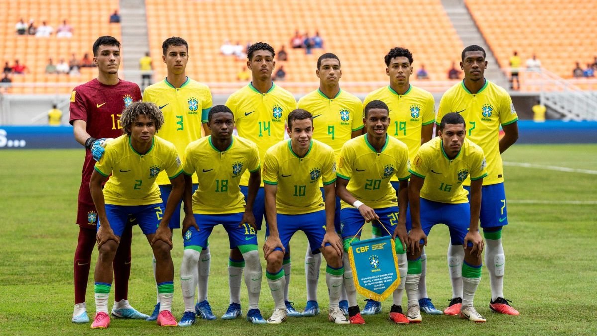 Brasil vence a Nova Caledônia por 9 x 0 na Copa do Mundo Sub-17. Lateral Pedro Lima, do Sport, e volante Sidney, do Bahia, foram titulares