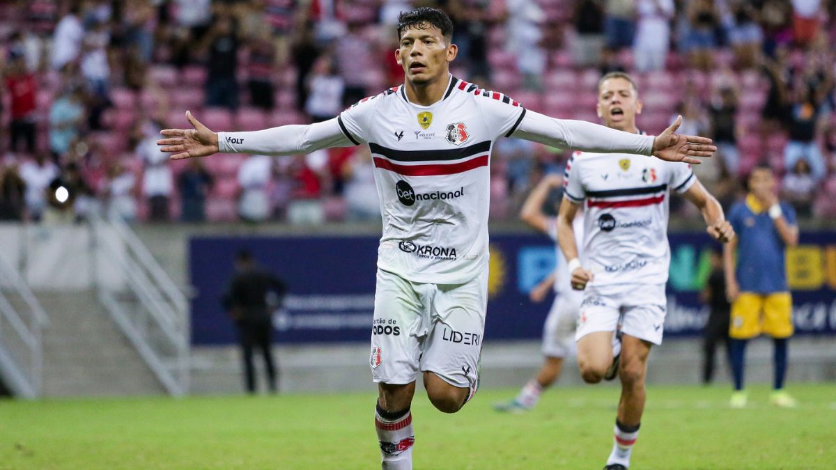 Santa Cruz integra 11 jogadores da base no elenco profissional de Itamar Schülle