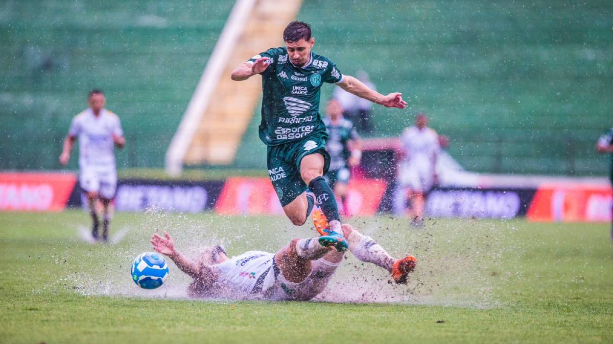 Lucas França sai em defesa dos goleiros do Guarani