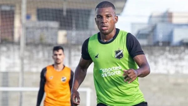 Santa Cruz negocia a contratação do zagueiro Genilson