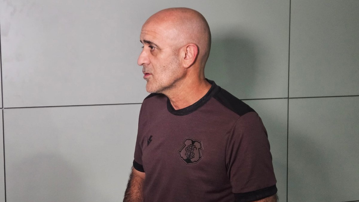 Itamar Schulle revela que Santa Cruz pode trazer atletas que estiveram com ele no clube em 2020 1 Itamar Schulle, técnico do Santa Cruz