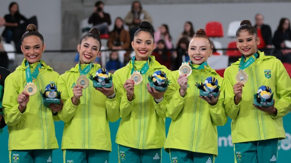 Seleção Brasileira de Ginástica Rítmica com medalhas de ouro na disputa geral do Pan-Americano Santiago 2023