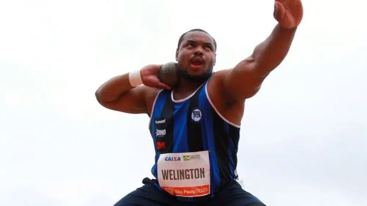 Wellington Morais, do Pinheiros, em prova do atletismo no arremesso do peso