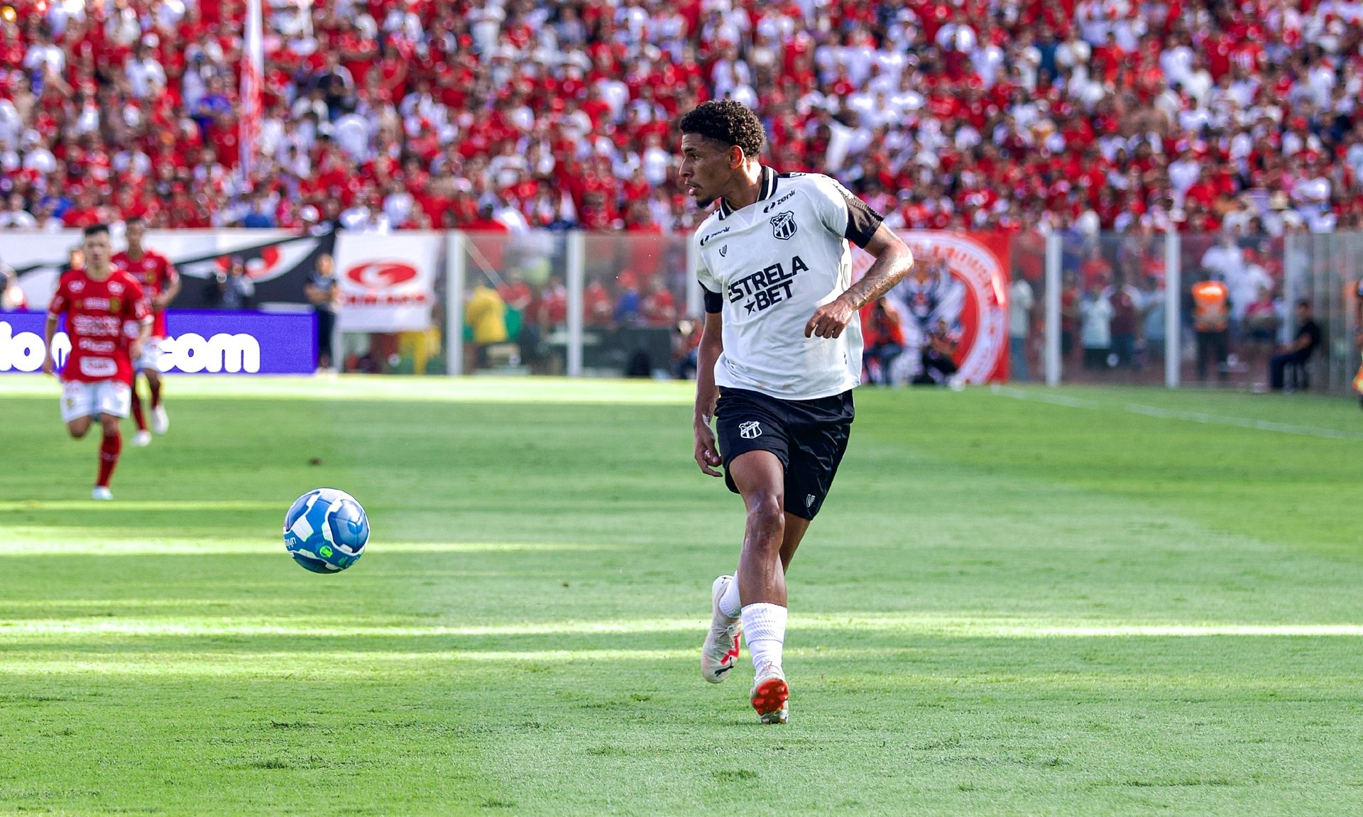 Com goleiro expulso no segundo tempo, Ceará perde para o Vila Nova fora de casa