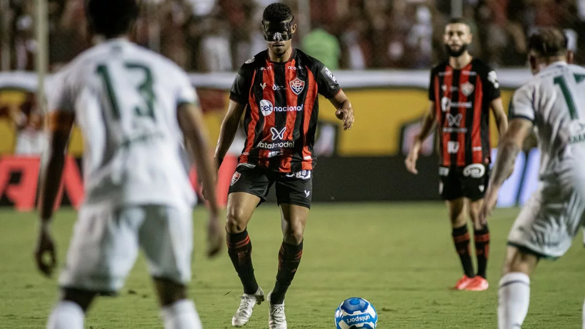Vitória: exame confirma lesão na coxa e Edson Lucas vira desfalque contra o Novorizontino 1 Lateral-esquerdo Edson Lucas, que está emprestado pelo Retrô ao Vitória