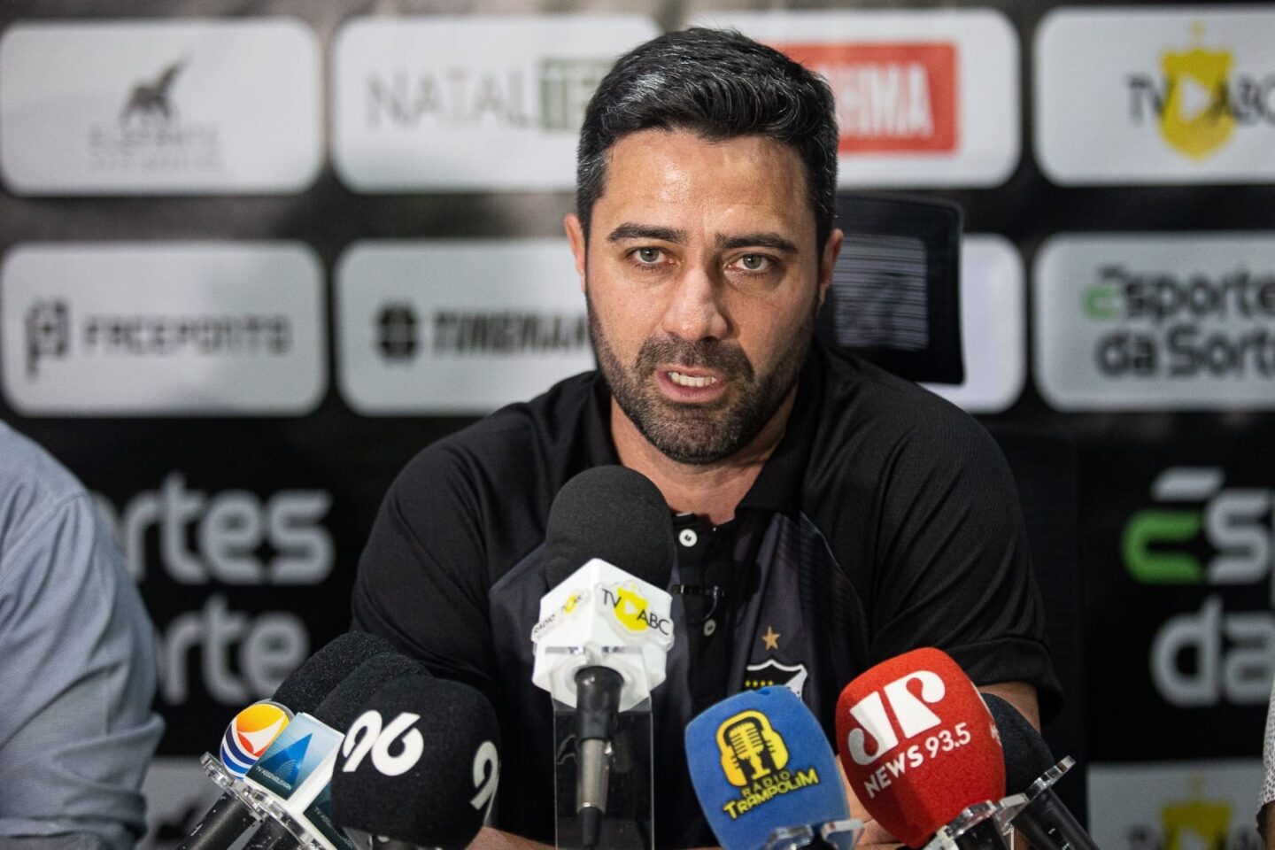 ABC: Rafael Lacerda diz que montagem do elenco já começou e reforça objetivo no clube: "viemos para conquistar títulos" 1 Rafael Lacerda é o novo técnico do ABC. Foto: Rennê Carvalho/ABC F.C.