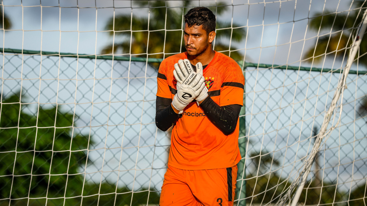Sem espaço, Denival será emprestado pelo Sport; destino deve ser o futebol mineiro