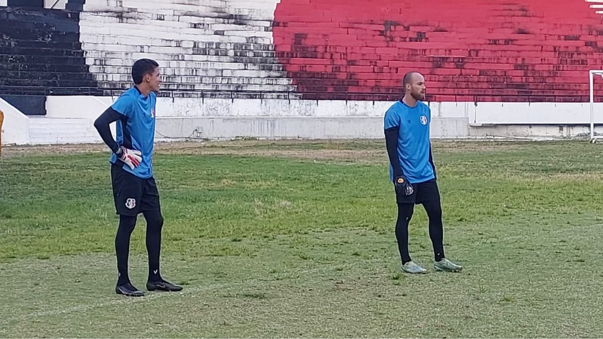 Rokenedy e André Luiz, goleiros do Santa Cruz para temporada 2024