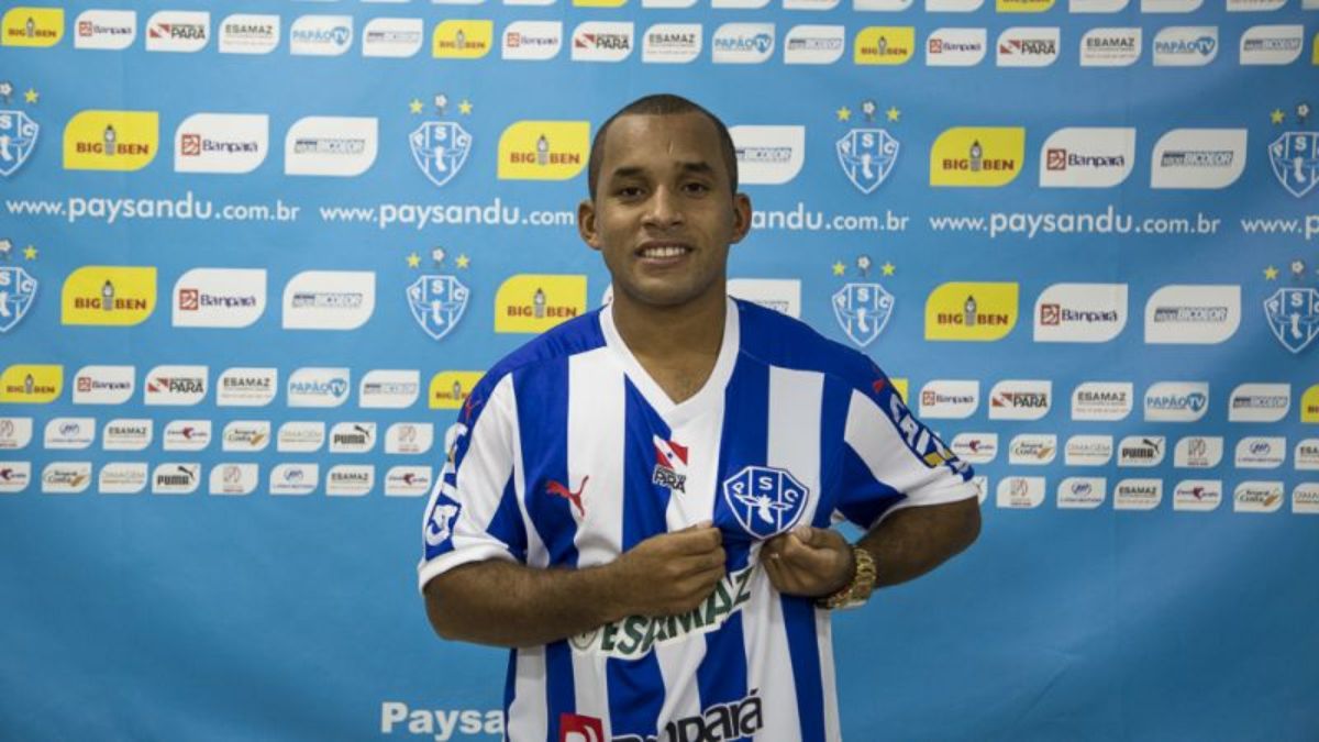 Atacante Edinho em apresentação pelo Paysandu em 2015