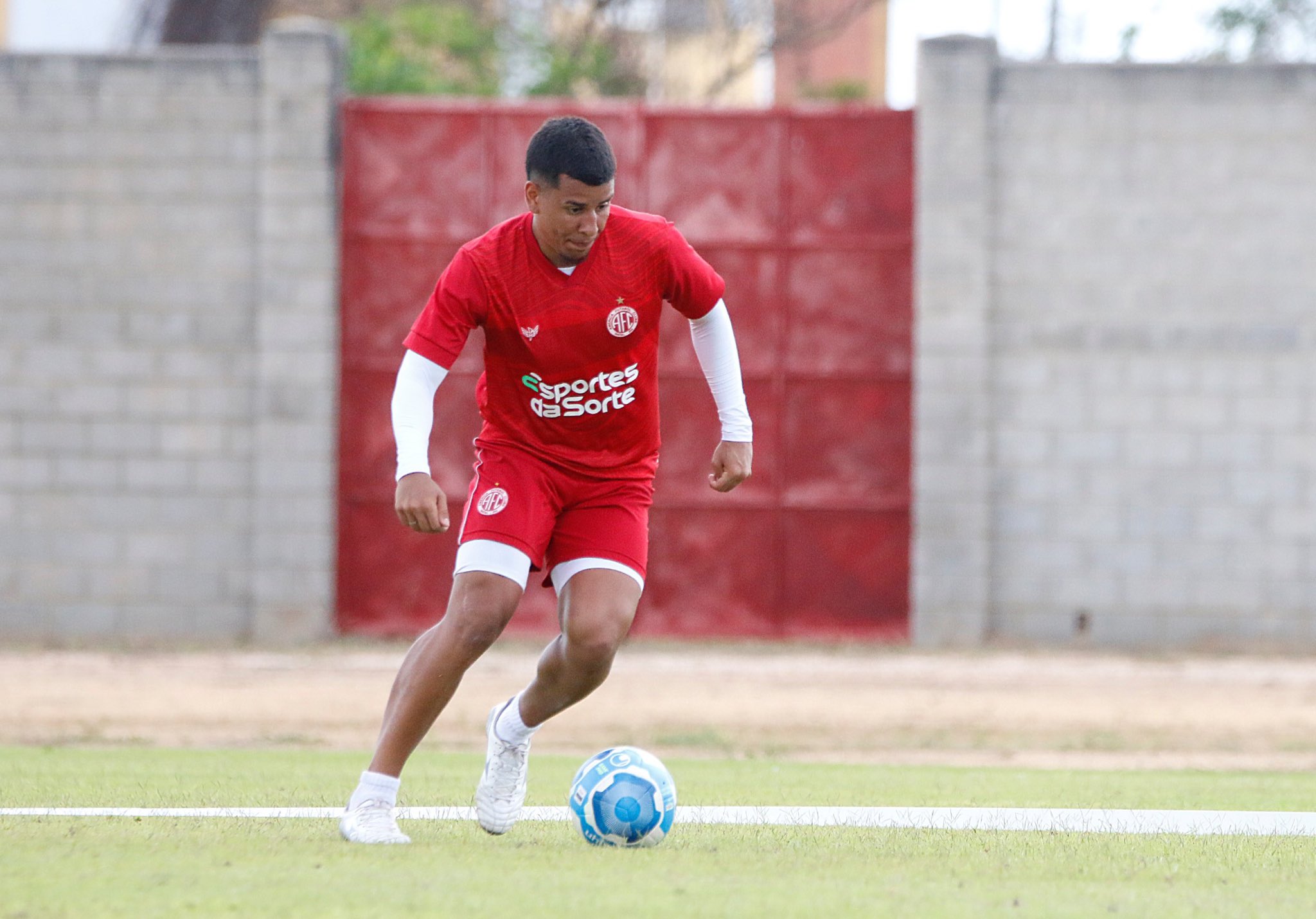 América-RN contrata volante Lucas Gabriel, revelado na base do Flamengo