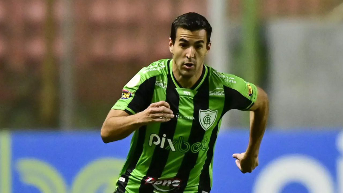 Vitória encaminha contratação do lateral-direito Raul Cáceres, atualmente no Guaraní-PAR