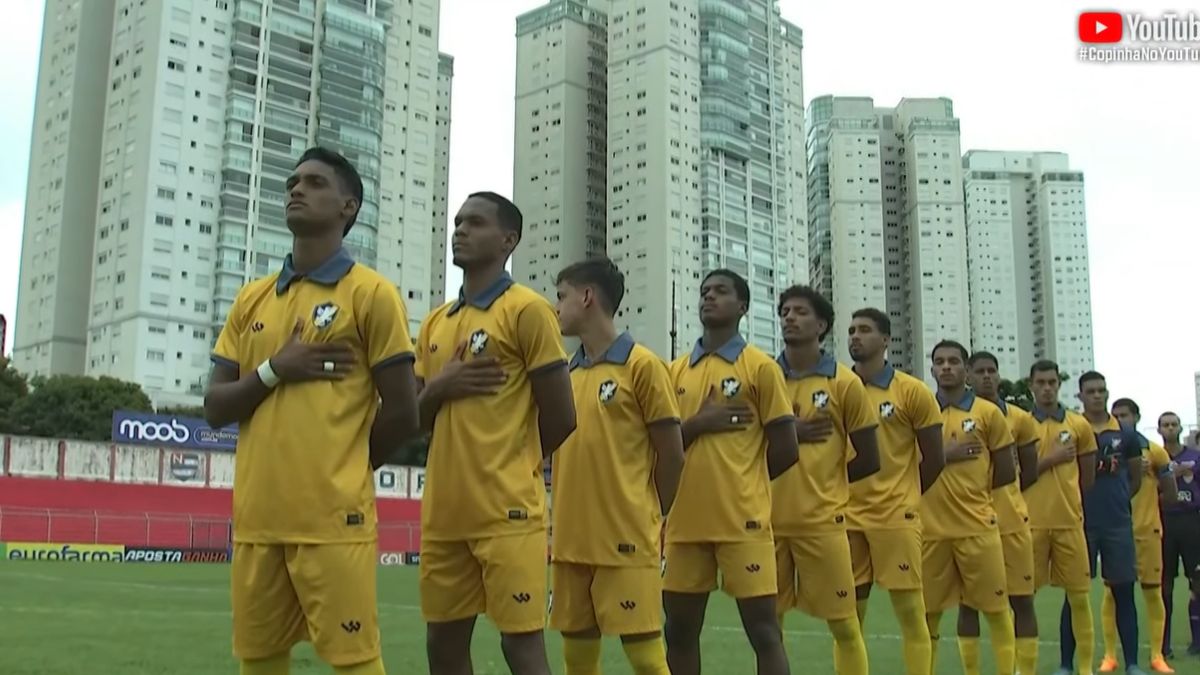 Retrô perde do Coritiba e dá adeus à Copinha