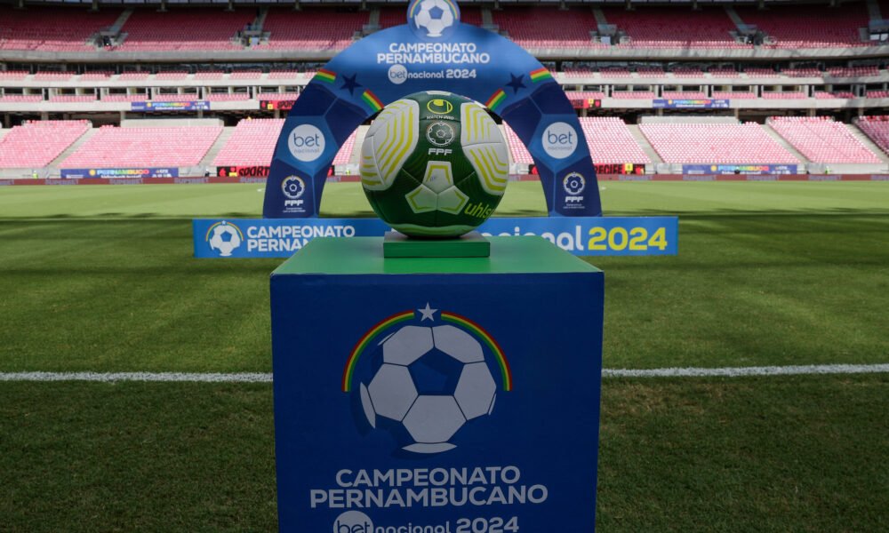 Bola do Campeonato Pernambucano em partida na Arena de Pernambuco