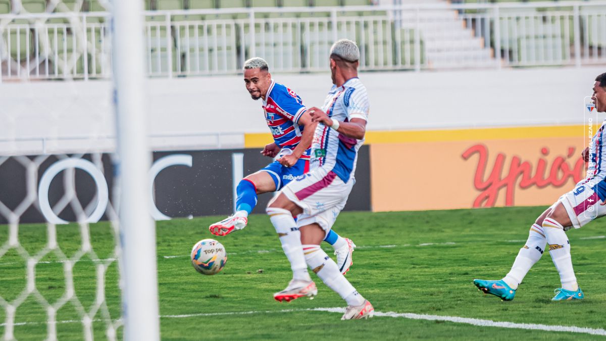 Yago Pikachu elogia desempenho coletivo do Fortaleza e celebra hat-trick: “Primeira vez”