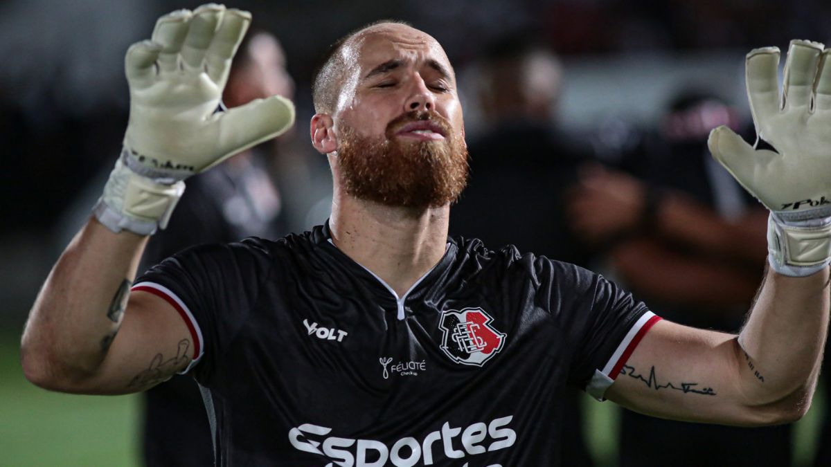 Santa Cruz anuncia saída do goleiro André Luiz