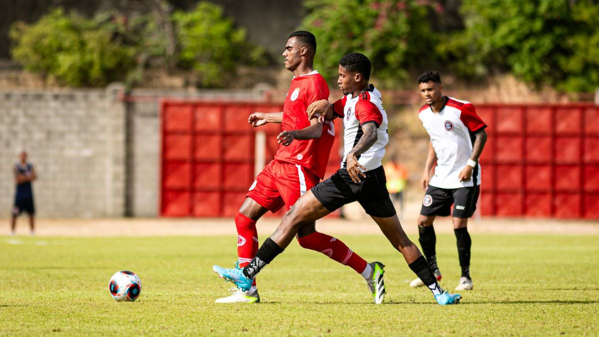 Volante Ferreira em jogo do América-RN contra o Santa Cruz de Natal no Potiguar 2023