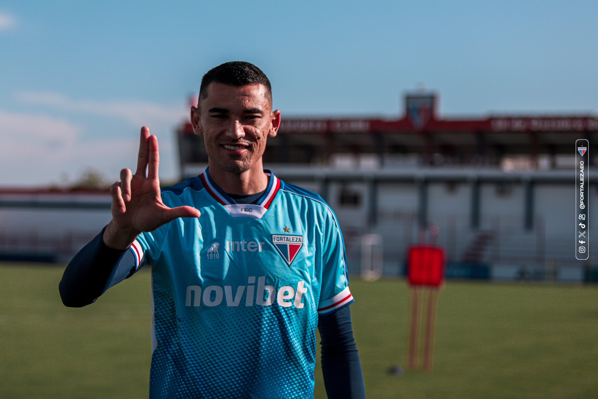 Santos faz primeiro treino pelo Fortaleza; goleiro vestirá a camisa 23