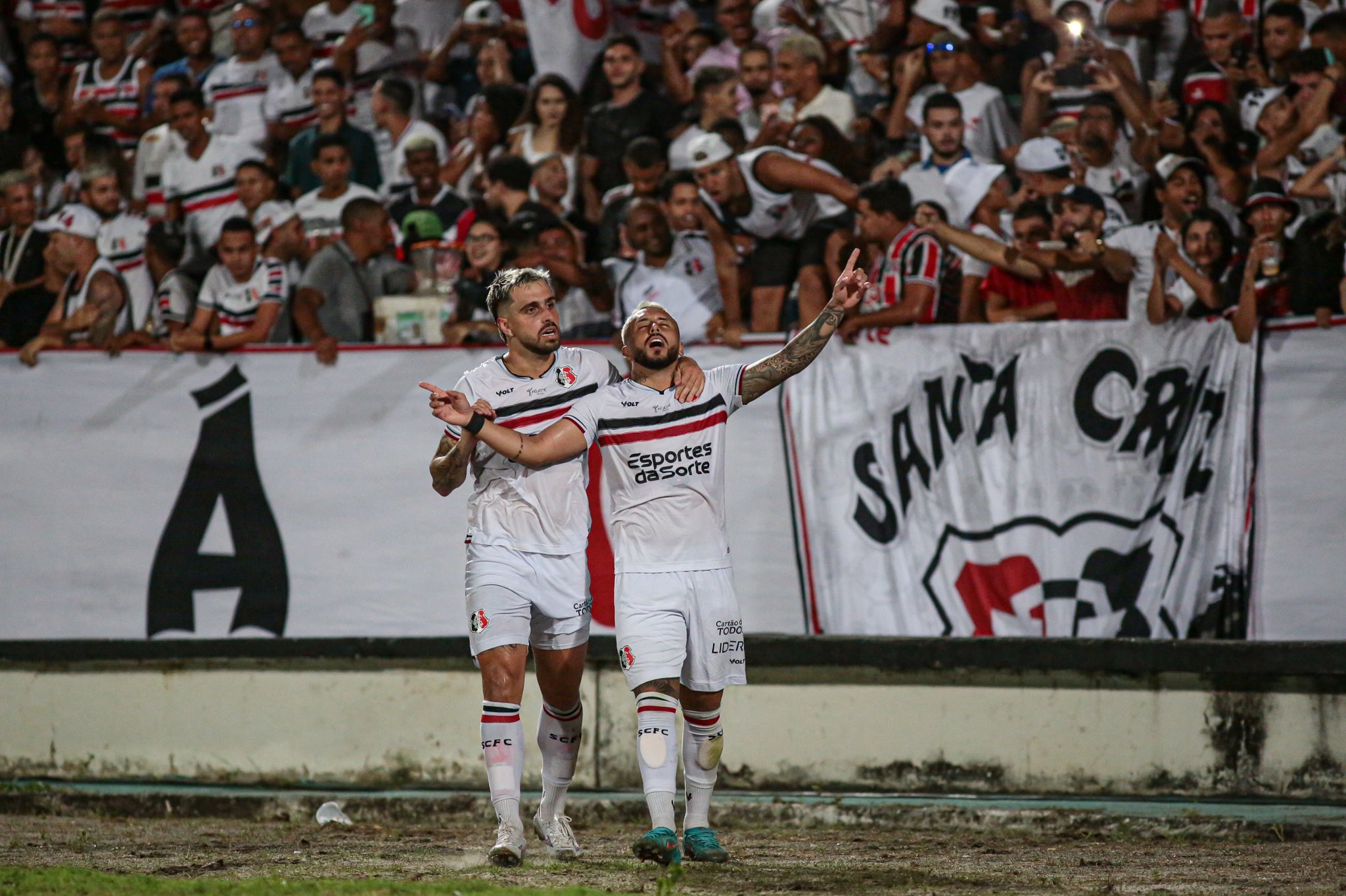 Santa Cruz desperdiça chances, mas bate Flamengo de Arcoverde e segue 100% no Pernambucano