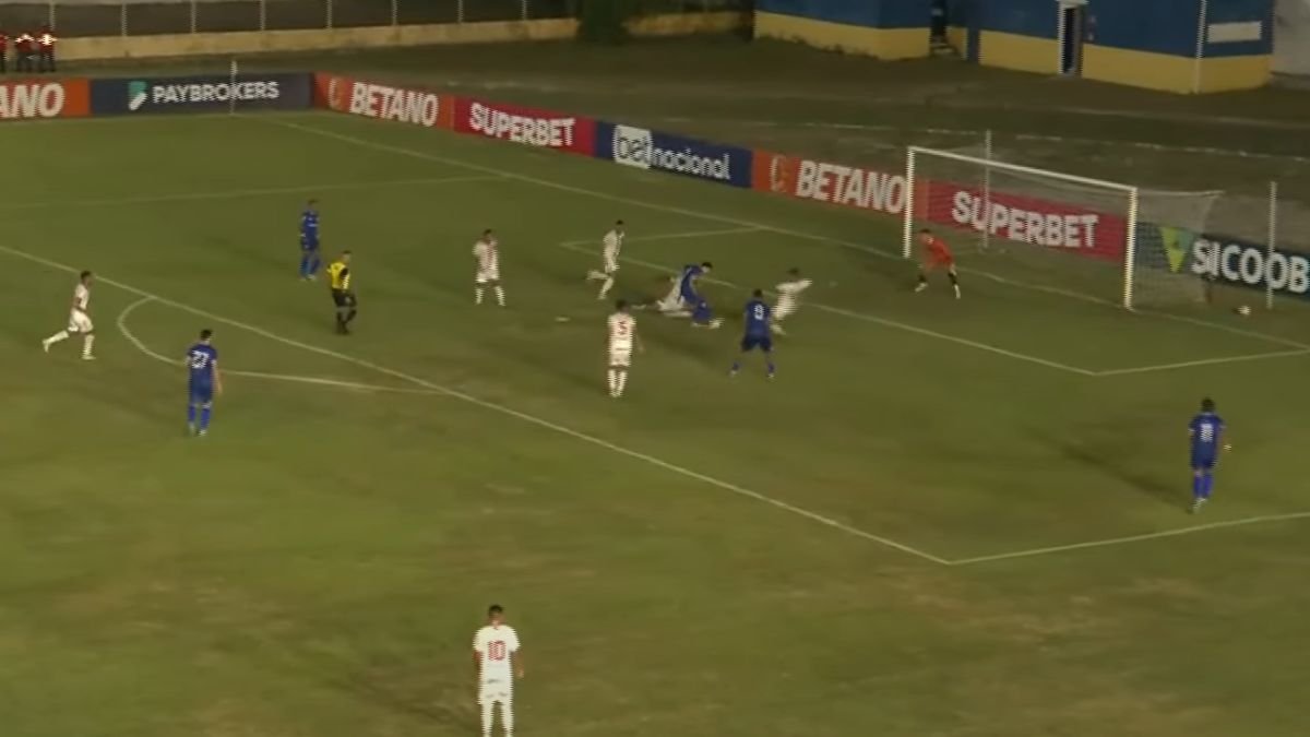 Sivaldo marca gol para o Itabuna contra o Atlético de Alagoinhas no Baianão 2024