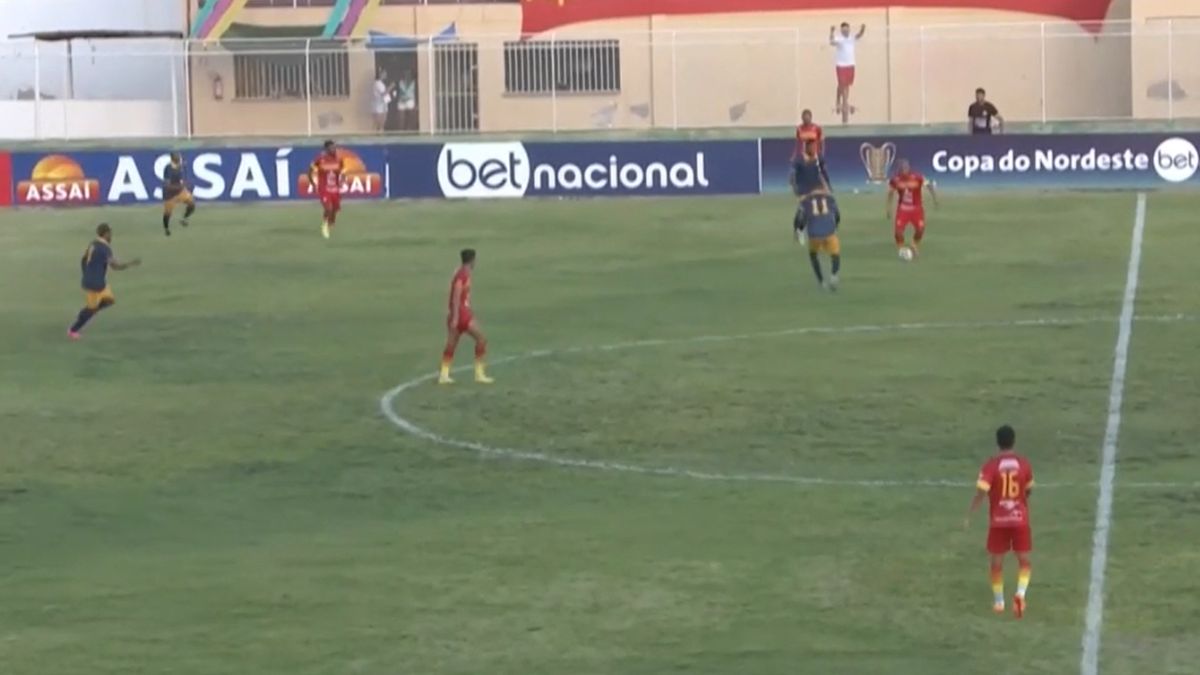 Juazeirense goleia Retrô e avança à fase de grupos da Copa do Nordeste depois de seis anos 1 Lance do jogo Juazeirense x Retrô na Copa do Nordeste 2023