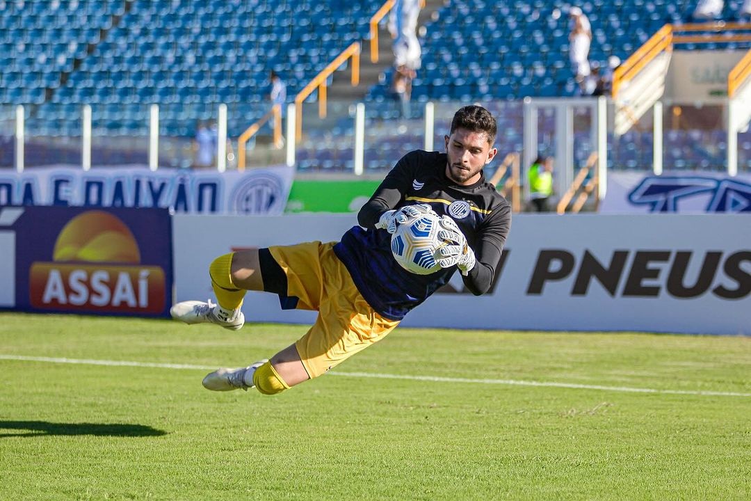 Confiança anuncia empréstimo do goleiro Murillo Lopes ao Goiás