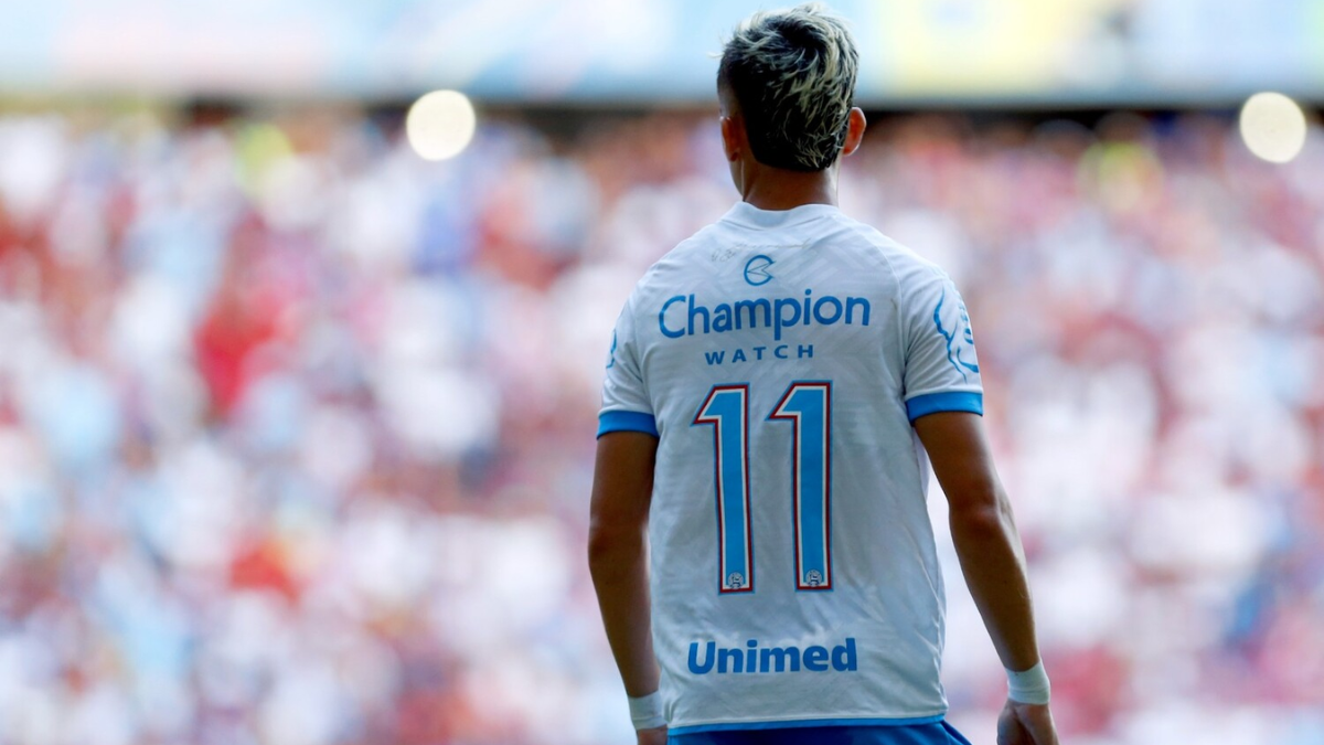Após ceder a 10 para Everton Ribeiro, Biel volta a vestir a camisa 11 no Bahia