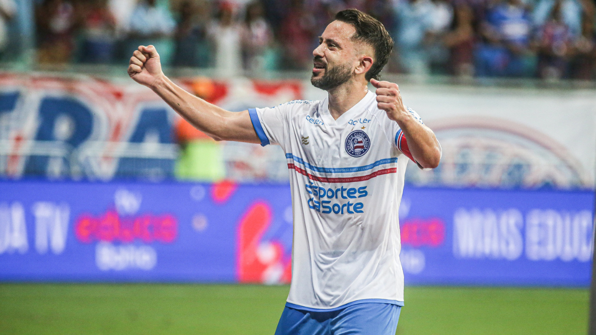 Com direito a gol de Everton Ribeiro, Bahia goleia o Jacobina e vence primeira no Baiano