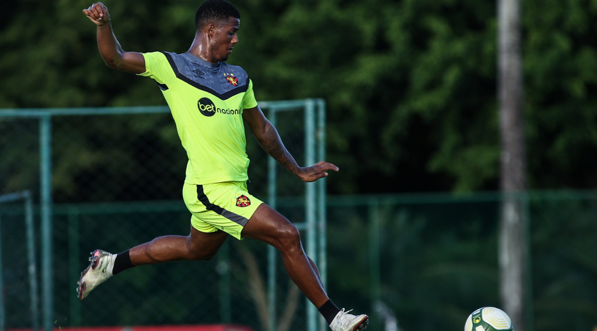 Fora dos planos do técnico Mariano Soso, Sport comunica saída do atacante Flávio 1 Posts
