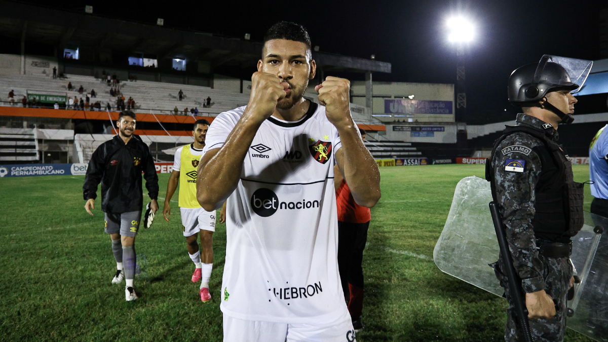 “Fico feliz por estar jogando”, diz Renzo após voltar a receber oportunidades no Sport com chegada de Mariano Soso