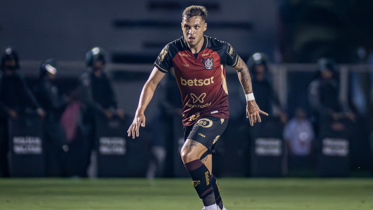 Técnico do Vitória não descarta usar os meias Matheuzinho e Daniel Jr juntos 1 Daniel Jr, meia do Vitória