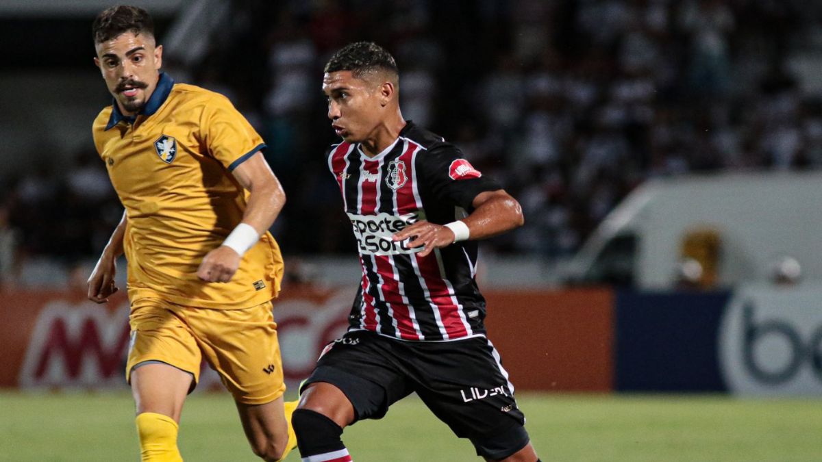 Em jogo disputado, Santa Cruz e Retrô empatam em partida adiada da 4ª rodada do Pernambucano